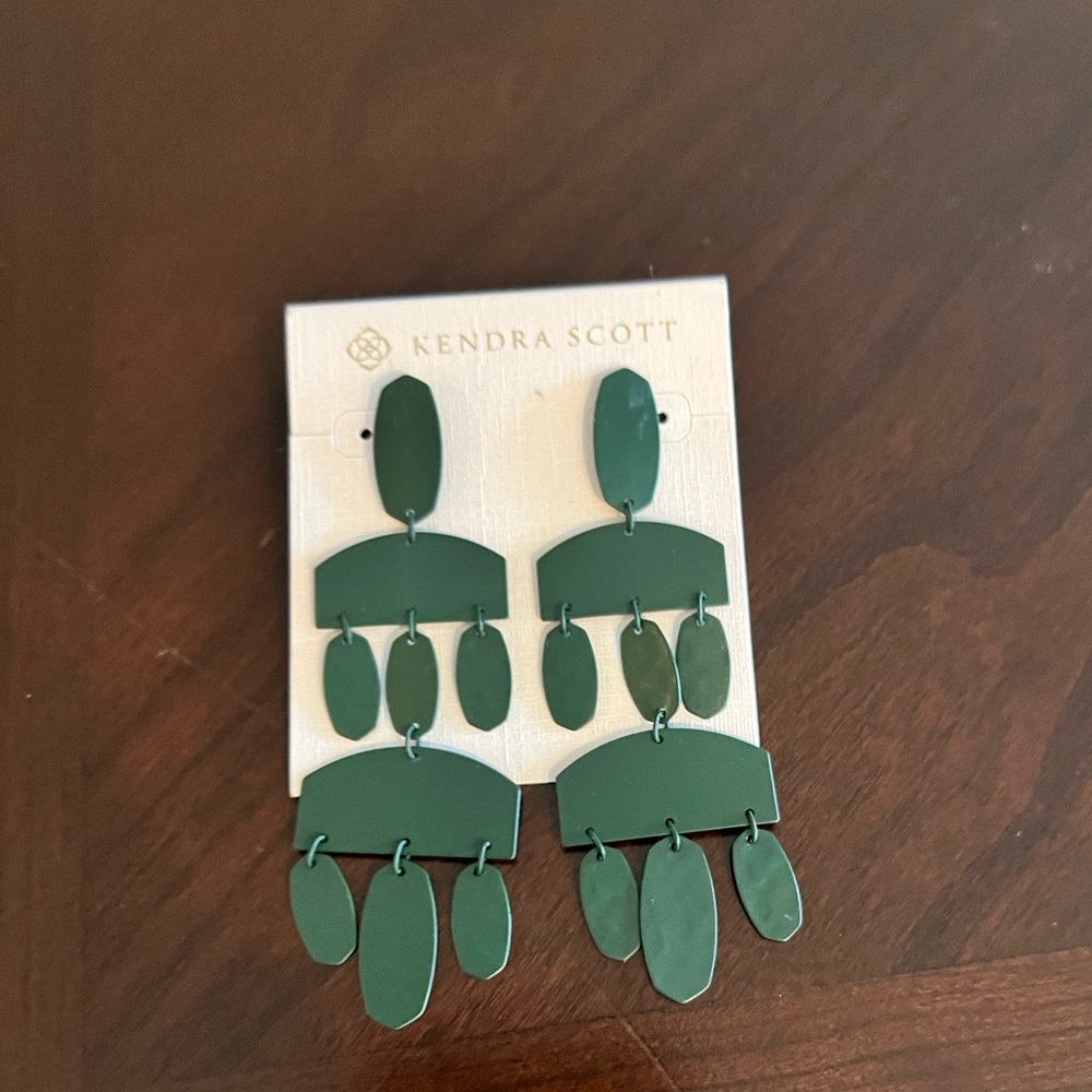 Kendra Scott Emmet Emerald Green earrings NWT